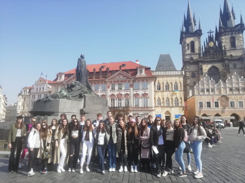 Přednáška  s besedou – Šikana, kyberšikana, sociálně patologické jevy ohrožující mládež