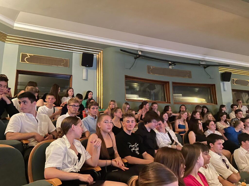 Návštěva divadelního představení Hamlet